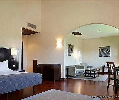 Ac Palacio De Santa Ana By Marriott فندق